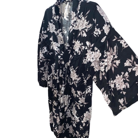 Spiritual Gangster Black and White Maya Floral Kimono OS NWOT - Picture 4 of 8
